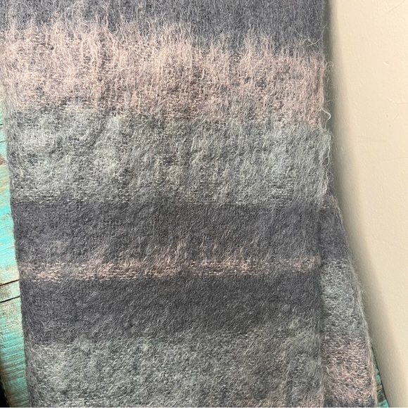 St Albans Mohair Grey Throw Fringe 49" x 70" - Picture 8 of 14
